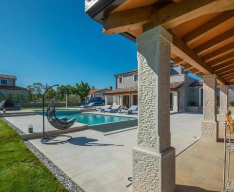 Villa in Filipana, Marčana with large land plot of 1429 sq.m. and pool - pic 2