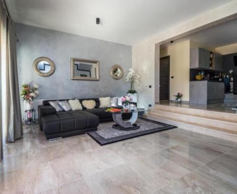 Villa in Filipana, Marčana with large land plot of 1429 sq.m. and pool - pic 17