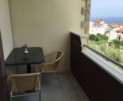 Pension zum Verkauf an der Riviera von Omis mit 21 Zimmern/Appartements - foto 24