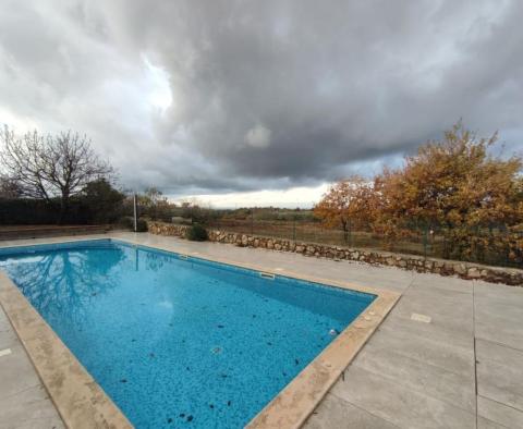 Belle villa avec vue dégagée sur la mer à Rovinsko Selo - pic 2