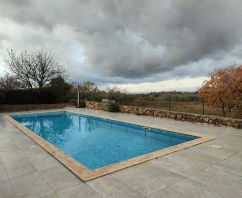 Belle villa avec vue dégagée sur la mer à Rovinsko Selo - pic 23