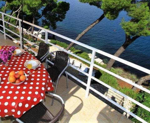Haus direkt am Meer mit 3 Wohnungen, Terrassen und Privatstrand in Ciovo, Trogir - foto 5