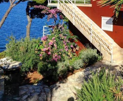 Haus direkt am Meer mit 3 Wohnungen, Terrassen und Privatstrand in Ciovo, Trogir - foto 7