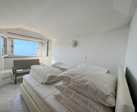 Двухуровневая квартира с панорамным видом на море в тихом месте на Ике - фото 14