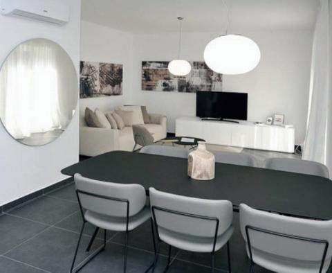 Fantastyczna nieruchomość turystyczna z 6 luksusowymi apartamentami przy piaszczystej plaży na Riwierze Opatija - pic 44