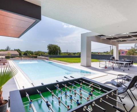 La huitième merveille de l'Istrie - magnifique villa moderne à Liznjan - pic 31