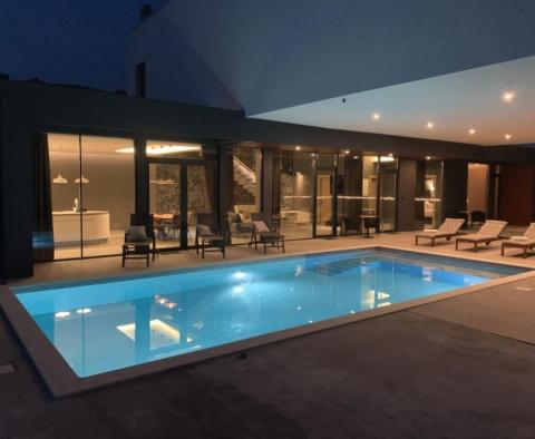 Das neunte Wunder Istriens - herausragende moderne Luxusvilla in Ližnjan - foto 13