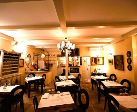 Az étterem üzlethelyisége Rovinjban, 50 méterre a tengertől - pic 12