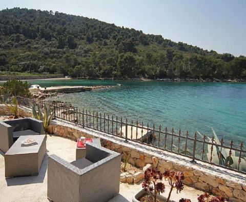 Stone house on Hvar by the sea with pier for a boat - pic 3