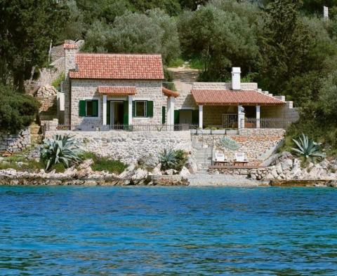 Stone house on Hvar by the sea with pier for a boat - pic 11