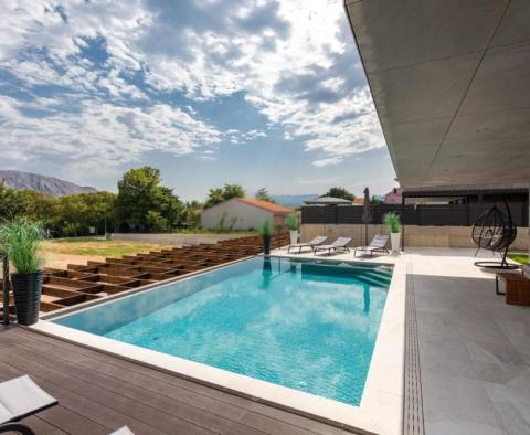 Villa urbaine avec piscine à Baska sur la péninsule de Krk, à seulement 500 mètres de la mer - pic 4