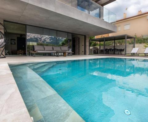 Villa urbaine avec piscine à Baska sur la péninsule de Krk, à seulement 500 mètres de la mer - pic 13