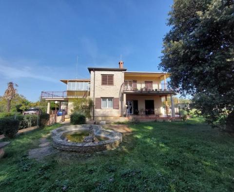 Villa von 330 qm in Brtonigla auf mehr als einem Hektar Land 