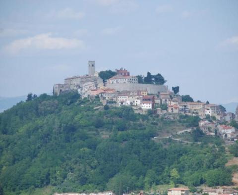 Grundstückskomplex zum Verkauf in Motovun, 15 000 qm. in Summe - foto 2
