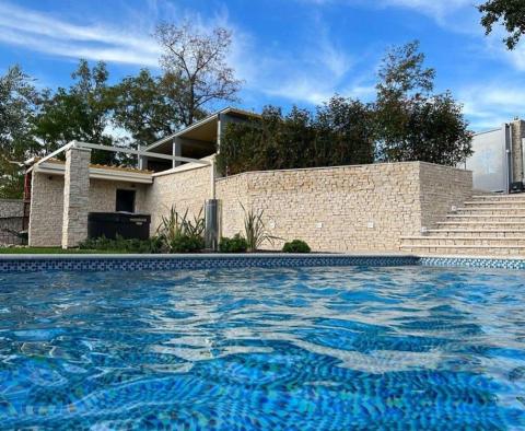 Villa jumelée dans la région de Rovinj avec piscine, à seulement 3,5 km de la mer - pic 2