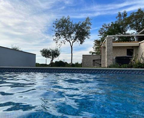 Villa jumelée dans la région de Rovinj avec piscine, à seulement 3,5 km de la mer - pic 4