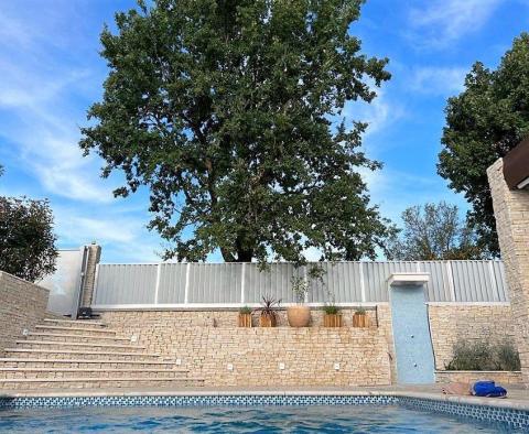 Villa jumelée dans la région de Rovinj avec piscine, à seulement 3,5 km de la mer - pic 11