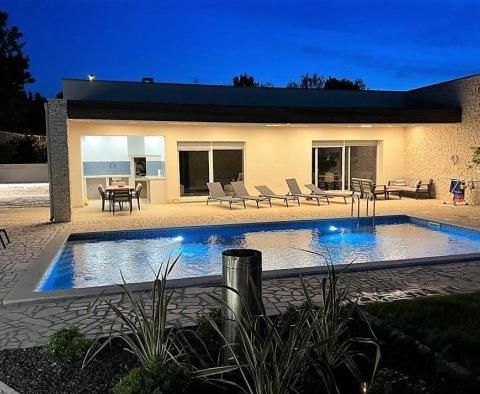 Villa jumelée dans la région de Rovinj avec piscine, à seulement 3,5 km de la mer - pic 26