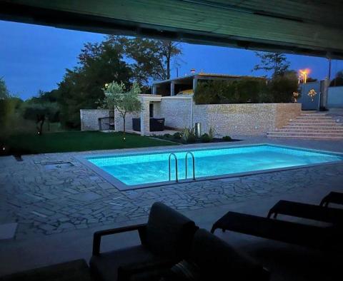 Villa jumelée dans la région de Rovinj avec piscine, à seulement 3,5 km de la mer - pic 29