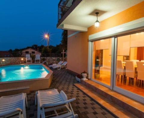 Villa mit zwei Wohnungen in Grizane, mit Swimmingpool - foto 7