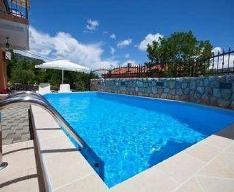 Villa mit zwei Wohnungen in Grizane, mit Swimmingpool - foto 3