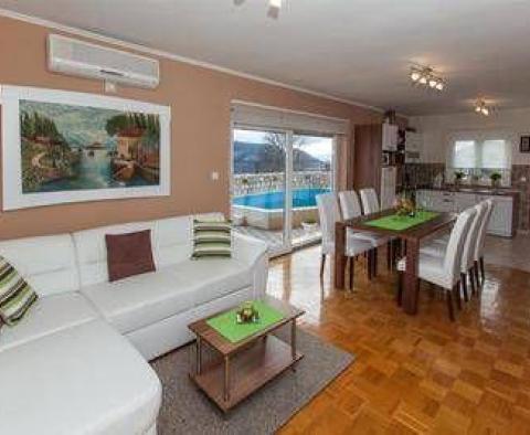 Villa mit zwei Wohnungen in Grizane, mit Swimmingpool - foto 28