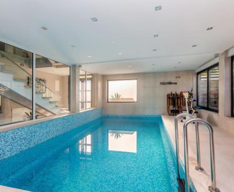 Luxusní vila s vnitřním a venkovním bazénem v Grizane - pic 2