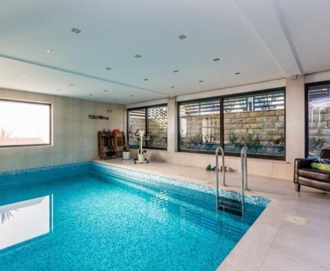 Luxusní vila s vnitřním a venkovním bazénem v Grizane - pic 3
