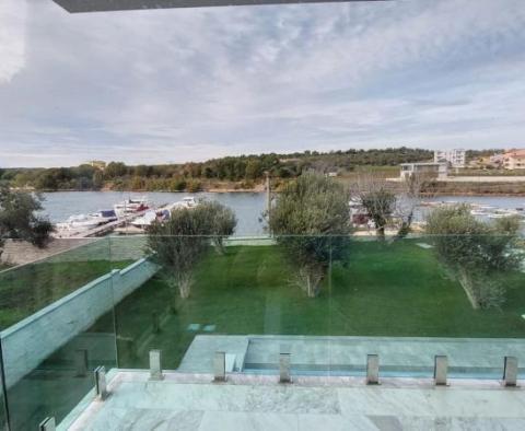 Outstanding new ultra-modern seafront villa in Medulin, right opposite yachting piers - pic 29
