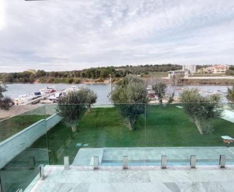 Hervorragende neue, hochmoderne Villa am Meer in Medulin, direkt gegenüber den Yachtpiers - foto 13
