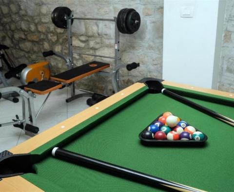 Renovated four story stone house with a garden,sea view and jacuzzi pool in Solin - pic 4