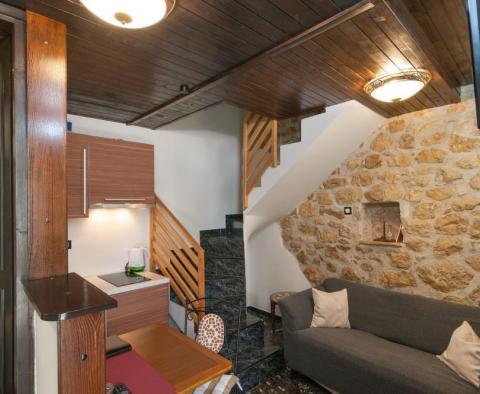 Polyfunkční nemovitost na prodej v Nemira u Omiše, pouhých 50 metrů od moře - pic 15