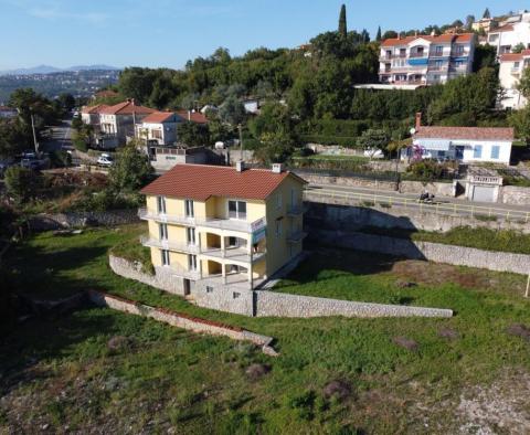 Geräumiges Einfamilienhaus 580 m2 mit Meerblick auf einem Grundstück von 3200 m2 in Pobri, Opatija - foto 3
