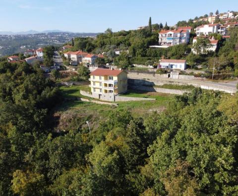 Geräumiges Einfamilienhaus 580 m2 mit Meerblick auf einem Grundstück von 3200 m2 in Pobri, Opatija - foto 7