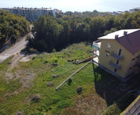 Geräumiges Einfamilienhaus 580 m2 mit Meerblick auf einem Grundstück von 3200 m2 in Pobri, Opatija - foto 12