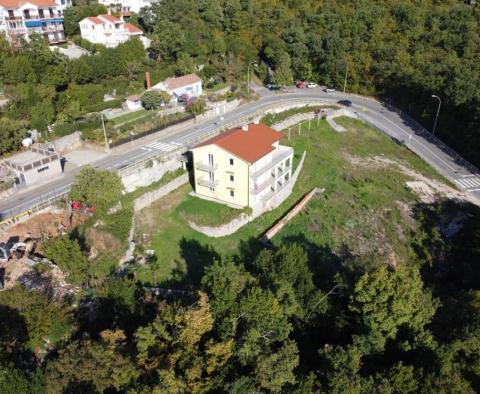 Geräumiges Einfamilienhaus 580 m2 mit Meerblick auf einem Grundstück von 3200 m2 in Pobri, Opatija - foto 14
