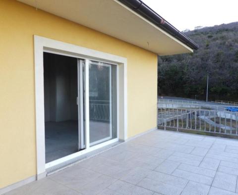 Spacious detached house 580m2 with sea view on a land plot of 3200 m2 in Pobri, Opatija - pic 41