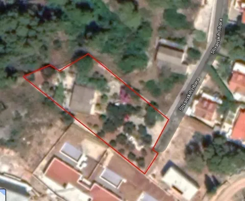 Prodej pozemku na Brači v blízkosti nádherné oblázkové pláže - pic 2