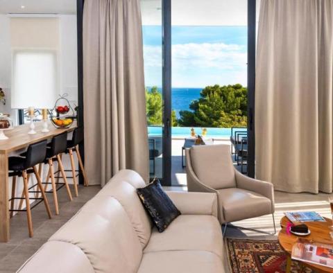 Herrliche neue moderne Villa an der Riviera von Omis, nur 60 Meter vom Meer entfernt, mit Swimmingpool, Sauna, Fitnessstudio und Garage - foto 18