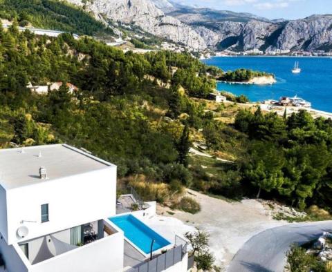 Marvellous new modern villa on Omis riviera just 60 meters from the sea, with swimming pool, sauna, fitness studio and garage - pic 5