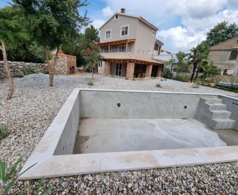 Renovated stone villa in Risika, Vrbnik, with swimming pool, just 1,5 km from the sea - pic 10