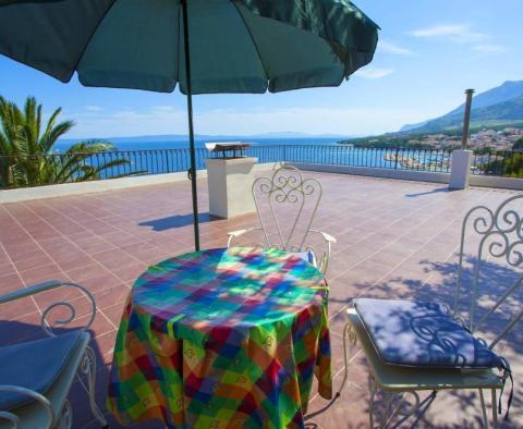 Property of two apartments in Baska Voda with magnificent sea views, just 50 meters from the sea - pic 3