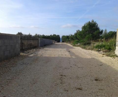 Baugrundstück zum Verkauf auf der Insel Vir, 100 Meter vom Strand entfernt, herrlicher Meerblick - foto 6