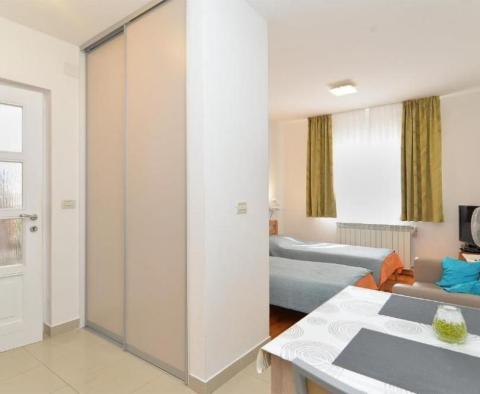 Eladó 4 lakásos apartmanház Zambratijában, Umagban, tengerre néző kilátással, mindössze 400 méterre a tengertől - pic 26