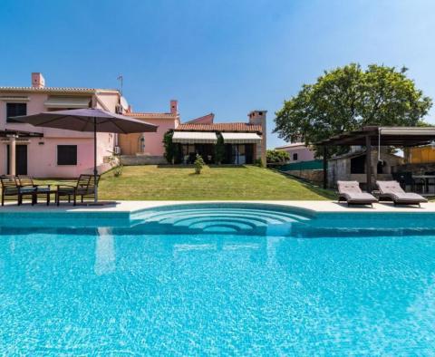 Astonishing estate in Vodnjan on 4671 sq.m. of land, just 2 km from the sea - pic 2