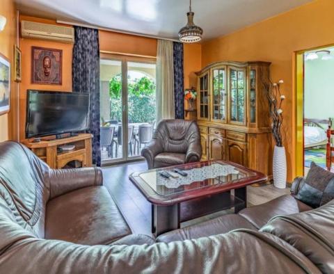 Villa mit Swimmingpool und 3 Apartments auf einem großzügigen Grundstück von 1700 m2 in Jadreski zwischen Liznjan und Pula - foto 11