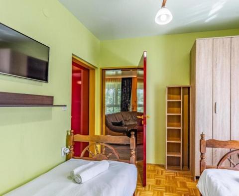 Villa mit Swimmingpool und 3 Apartments auf einem großzügigen Grundstück von 1700 m2 in Jadreski zwischen Liznjan und Pula - foto 21