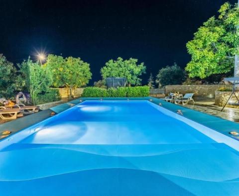 Villa mit Swimmingpool und 3 Apartments auf einem großzügigen Grundstück von 1700 m2 in Jadreski zwischen Liznjan und Pula - foto 52