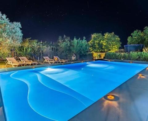 Villa mit Swimmingpool und 3 Apartments auf einem großzügigen Grundstück von 1700 m2 in Jadreski zwischen Liznjan und Pula - foto 53