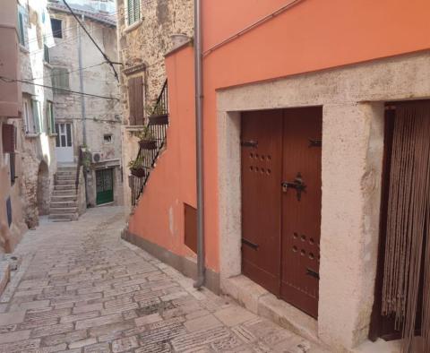 Romantic stone in Old Rovinj, just 100 meters from the sea - pic 3